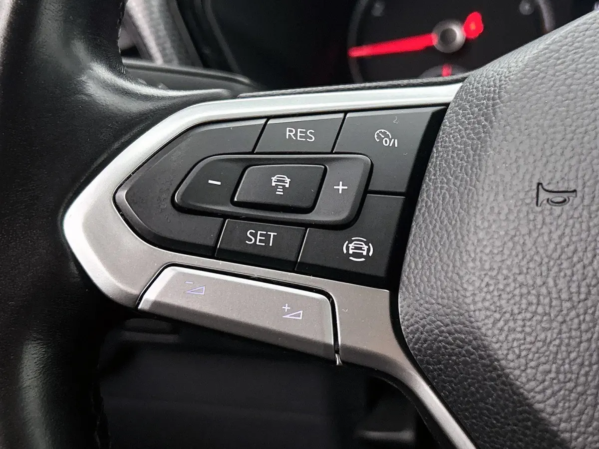1.0 TSI Life | 95 PK | Trekhaak | All Season Banden | Parkeersensoren Voor + Achter | Navigatie | Carplay/Android Auto