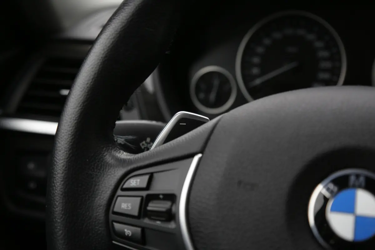 320i High Executive*NL-Auto*Perfect Onderh.*Leder/Stoelverw./Gr. Navi/Keyless Entry+Go/LED/Climate-Control/Cruise-Control/17 inch LM*