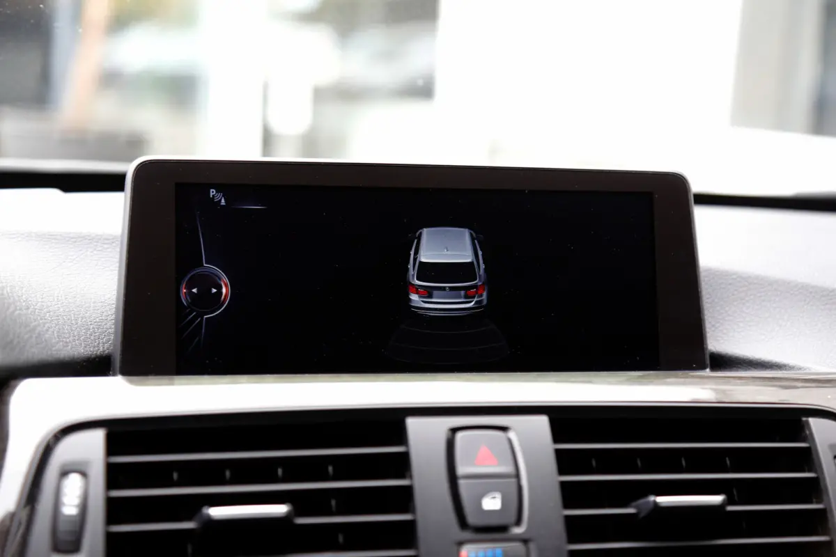 320i High Executive*NL-Auto*Perfect Onderh.*Leder/Stoelverw./Gr. Navi/Keyless Entry+Go/LED/Climate-Control/Cruise-Control/17 inch LM*