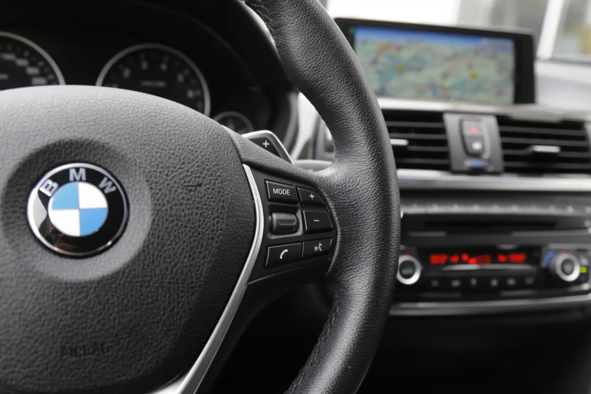 320i High Executive*NL-Auto*Perfect Onderh.*Leder/Stoelverw./Gr. Navi/Keyless Entry+Go/LED/Climate-Control/Cruise-Control/17 inch LM*