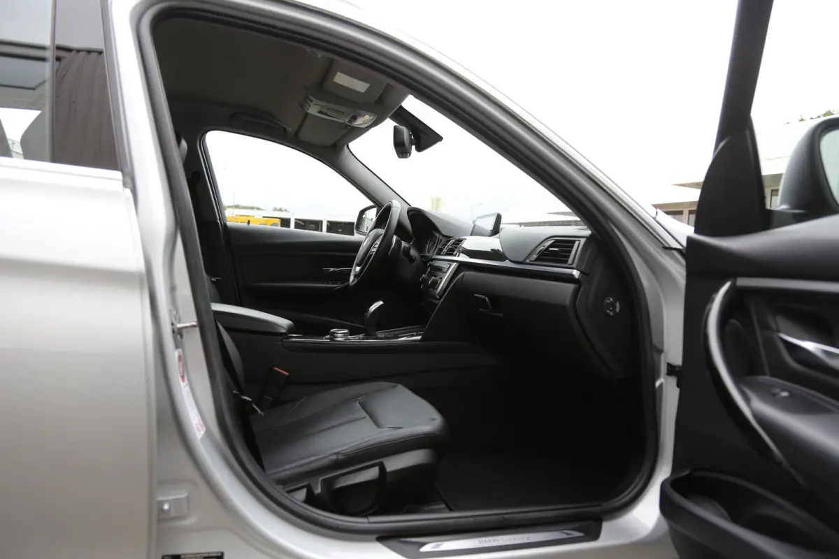320i High Executive*NL-Auto*Perfect Onderh.*Leder/Stoelverw./Gr. Navi/Keyless Entry+Go/LED/Climate-Control/Cruise-Control/17 inch LM*