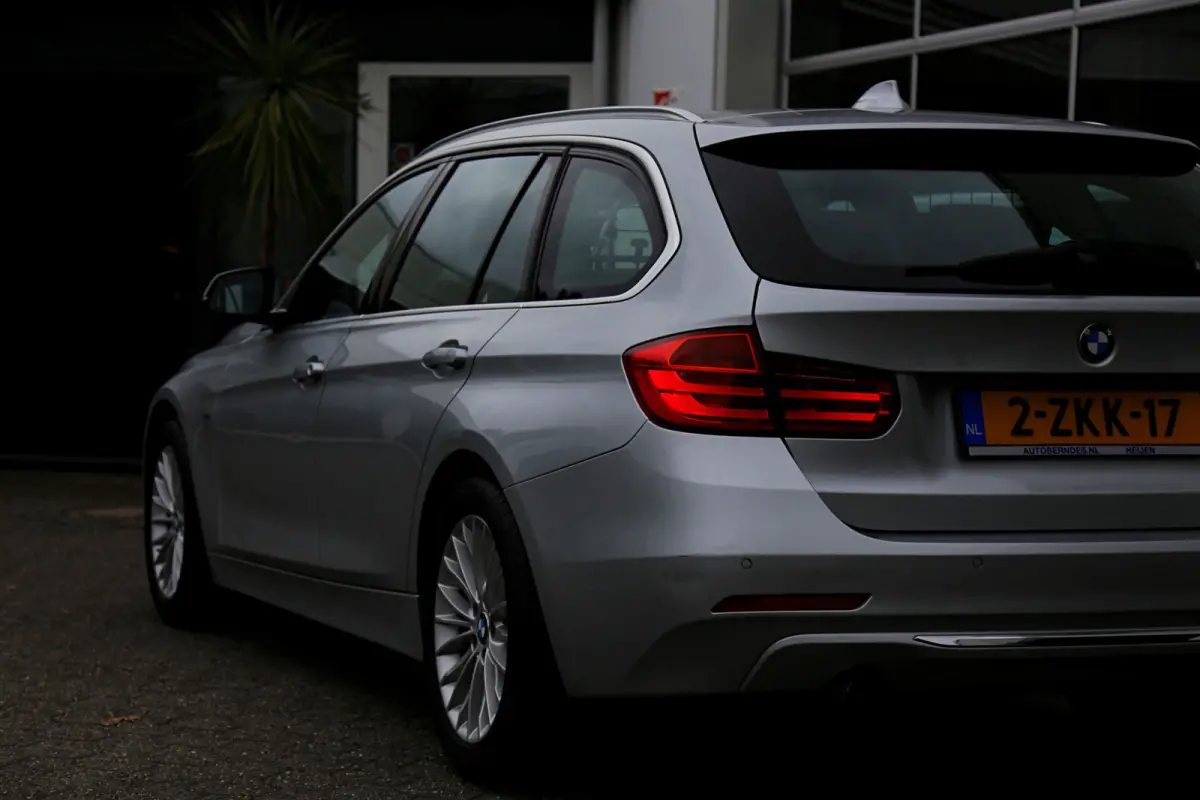 320i High Executive*NL-Auto*Perfect Onderh.*Leder/Stoelverw./Gr. Navi/Keyless Entry+Go/LED/Climate-Control/Cruise-Control/17 inch LM*
