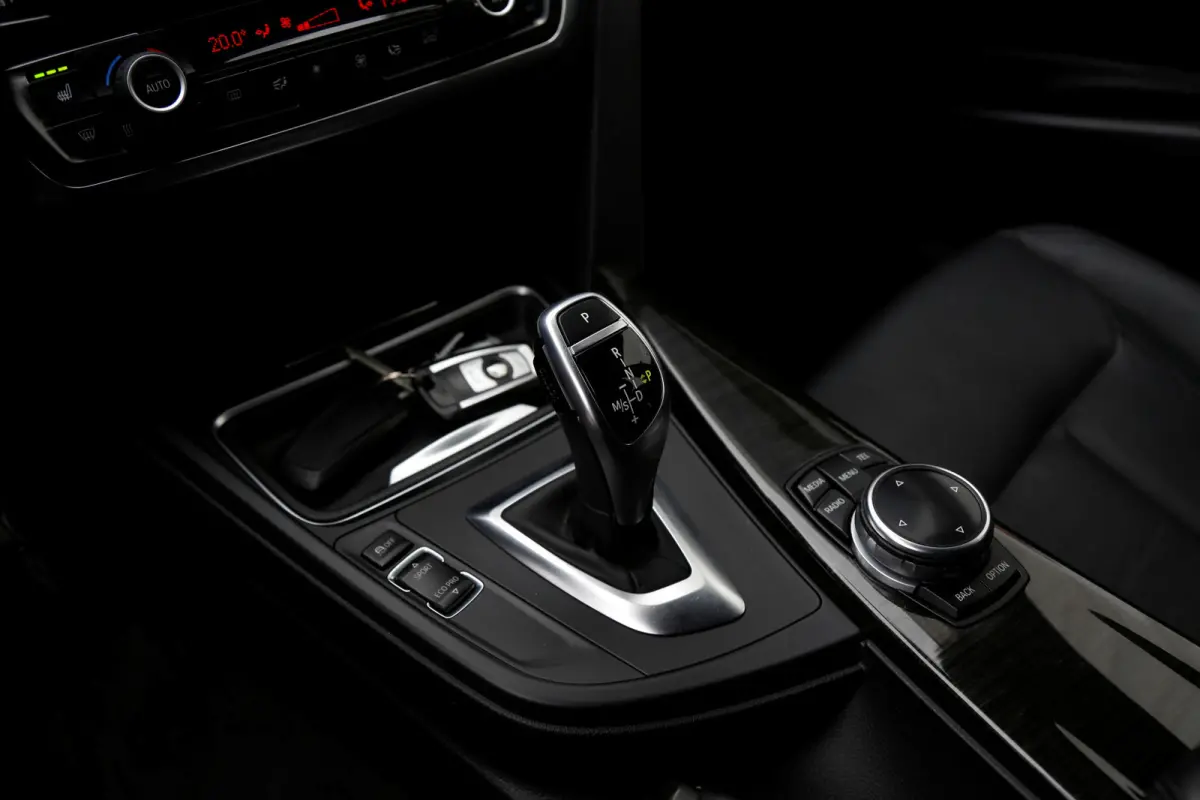 320i High Executive*NL-Auto*Perfect Onderh.*Leder/Stoelverw./Gr. Navi/Keyless Entry+Go/LED/Climate-Control/Cruise-Control/17 inch LM*