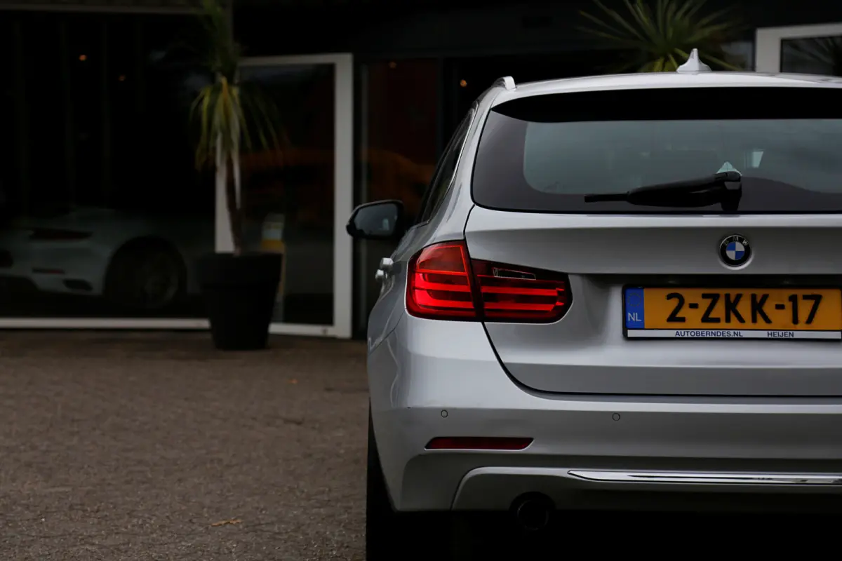 320i High Executive*NL-Auto*Perfect Onderh.*Leder/Stoelverw./Gr. Navi/Keyless Entry+Go/LED/Climate-Control/Cruise-Control/17 inch LM*