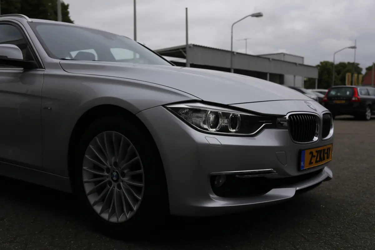 320i High Executive*NL-Auto*Perfect Onderh.*Leder/Stoelverw./Gr. Navi/Keyless Entry+Go/LED/Climate-Control/Cruise-Control/17 inch LM*