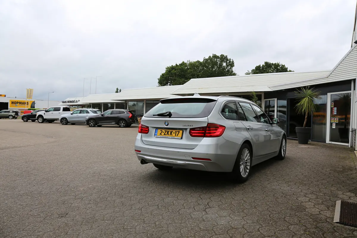 320i High Executive*NL-Auto*Perfect Onderh.*Leder/Stoelverw./Gr. Navi/Keyless Entry+Go/LED/Climate-Control/Cruise-Control/17 inch LM*