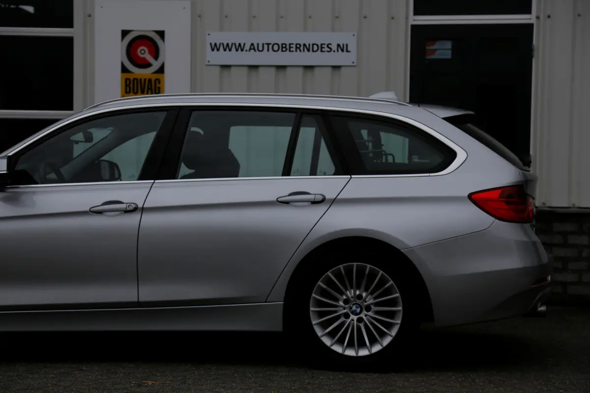 320i High Executive*NL-Auto*Perfect Onderh.*Leder/Stoelverw./Gr. Navi/Keyless Entry+Go/LED/Climate-Control/Cruise-Control/17 inch LM*