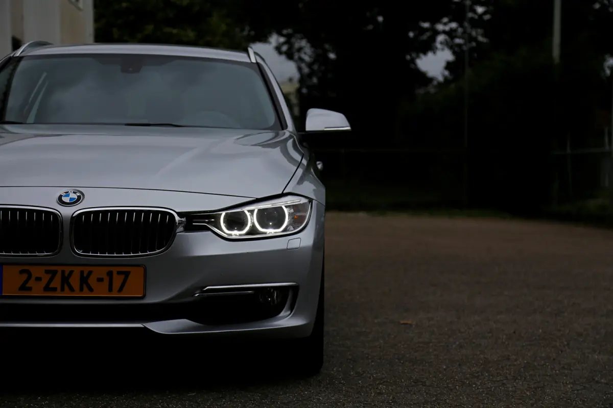 320i High Executive*NL-Auto*Perfect Onderh.*Leder/Stoelverw./Gr. Navi/Keyless Entry+Go/LED/Climate-Control/Cruise-Control/17 inch LM*