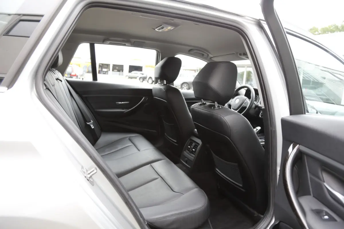 320i High Executive*NL-Auto*Perfect Onderh.*Leder/Stoelverw./Gr. Navi/Keyless Entry+Go/LED/Climate-Control/Cruise-Control/17 inch LM*