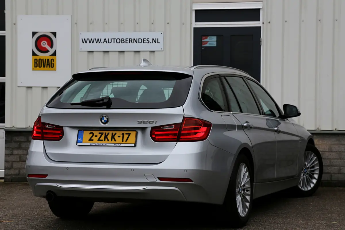 320i High Executive*NL-Auto*Perfect Onderh.*Leder/Stoelverw./Gr. Navi/Keyless Entry+Go/LED/Climate-Control/Cruise-Control/17 inch LM*