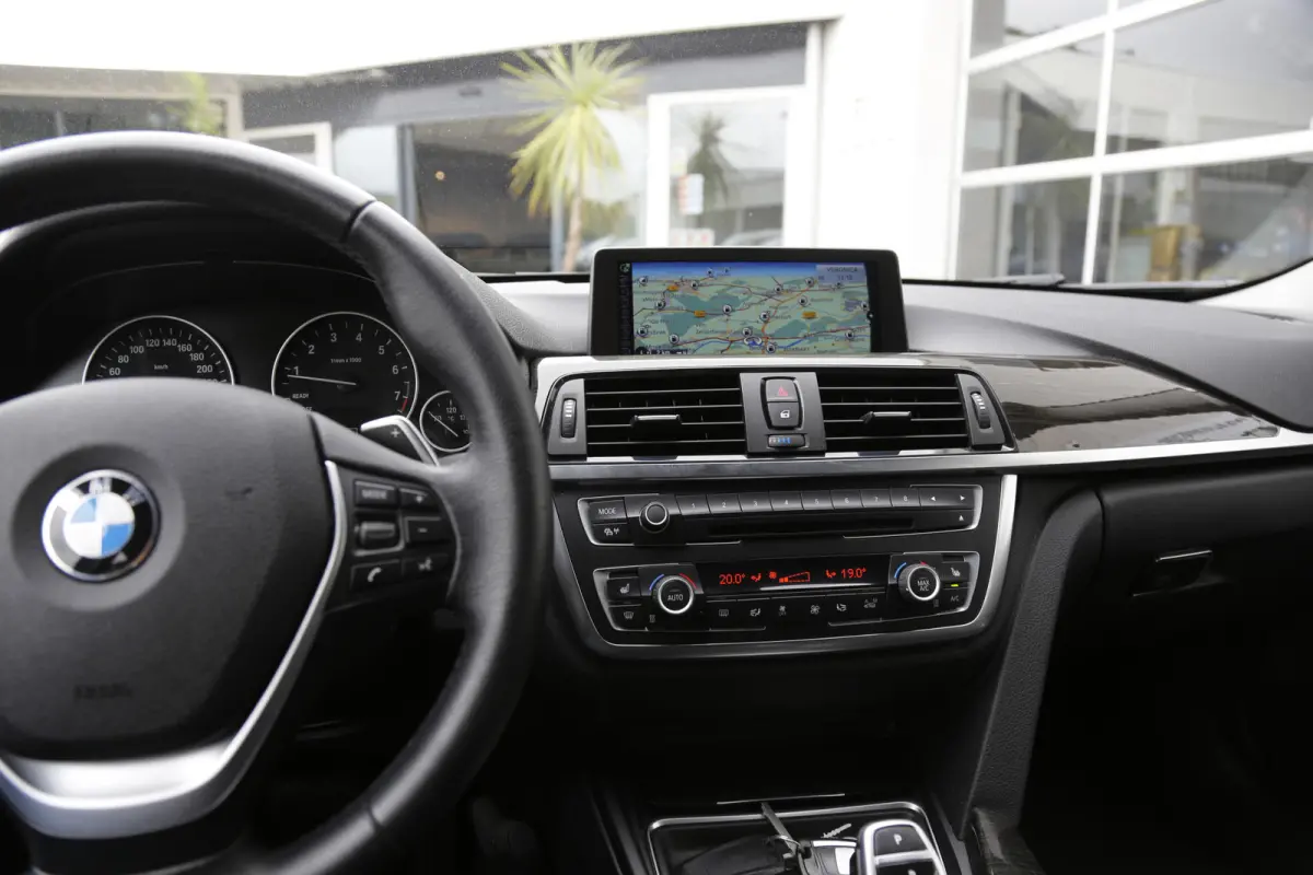 320i High Executive*NL-Auto*Perfect Onderh.*Leder/Stoelverw./Gr. Navi/Keyless Entry+Go/LED/Climate-Control/Cruise-Control/17 inch LM*