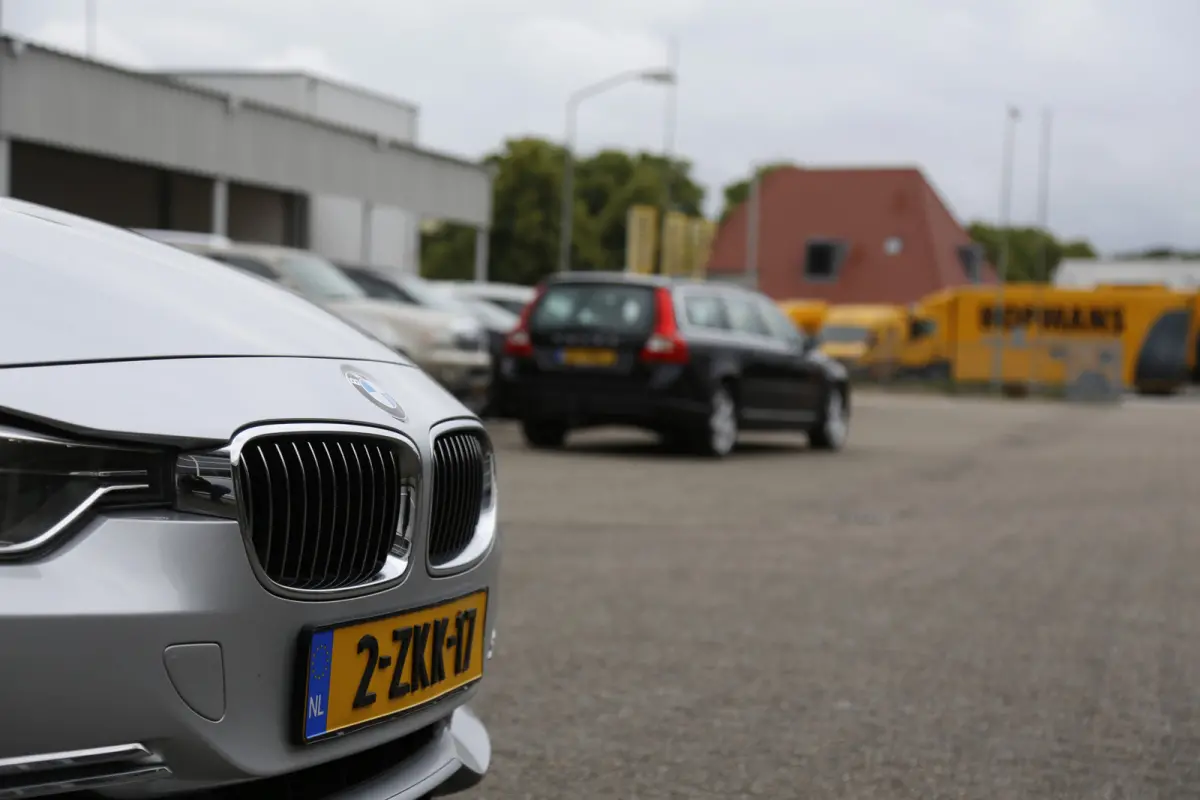 320i High Executive*NL-Auto*Perfect Onderh.*Leder/Stoelverw./Gr. Navi/Keyless Entry+Go/LED/Climate-Control/Cruise-Control/17 inch LM*