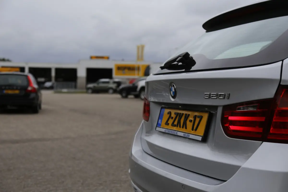 320i High Executive*NL-Auto*Perfect Onderh.*Leder/Stoelverw./Gr. Navi/Keyless Entry+Go/LED/Climate-Control/Cruise-Control/17 inch LM*