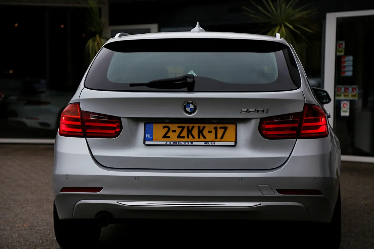 320i High Executive*NL-Auto*Perfect Onderh.*Leder/Stoelverw./Gr. Navi/Keyless Entry+Go/LED/Climate-Control/Cruise-Control/17 inch LM*
