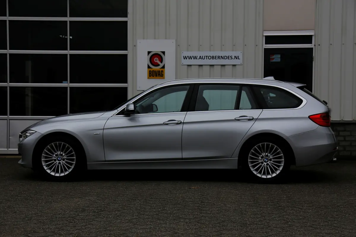 320i High Executive*NL-Auto*Perfect Onderh.*Leder/Stoelverw./Gr. Navi/Keyless Entry+Go/LED/Climate-Control/Cruise-Control/17 inch LM*