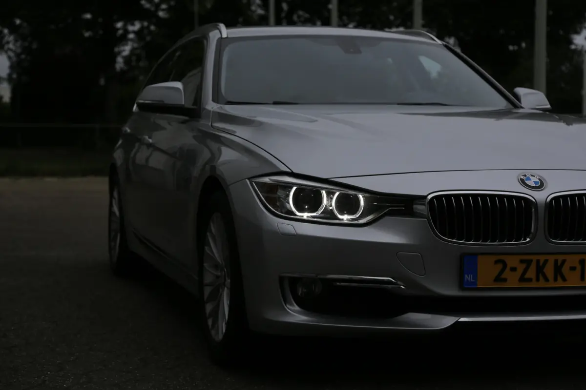 320i High Executive*NL-Auto*Perfect Onderh.*Leder/Stoelverw./Gr. Navi/Keyless Entry+Go/LED/Climate-Control/Cruise-Control/17 inch LM*