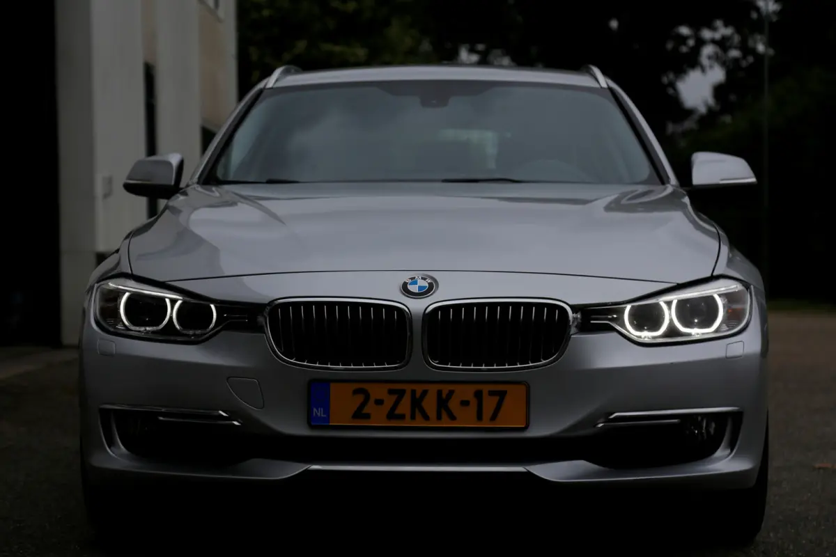 320i High Executive*NL-Auto*Perfect Onderh.*Leder/Stoelverw./Gr. Navi/Keyless Entry+Go/LED/Climate-Control/Cruise-Control/17 inch LM*