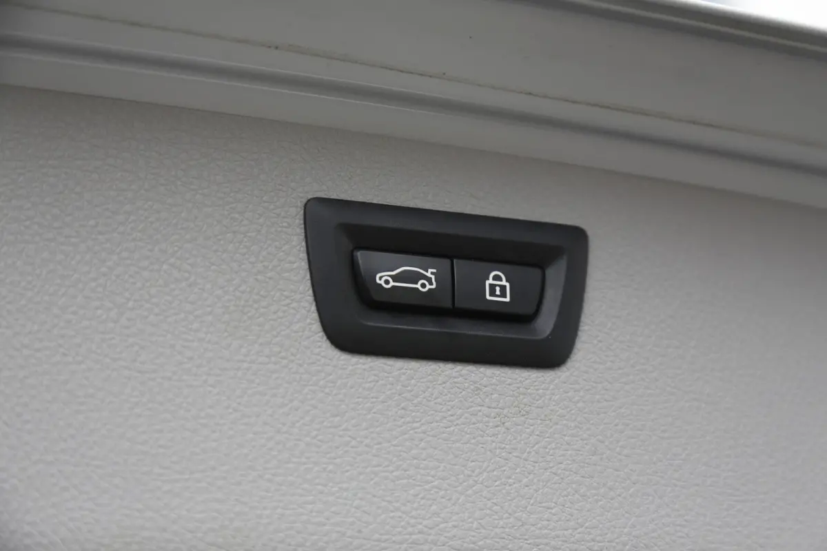 320i High Executive*NL-Auto*Perfect Onderh.*Leder/Stoelverw./Gr. Navi/Keyless Entry+Go/LED/Climate-Control/Cruise-Control/17 inch LM*