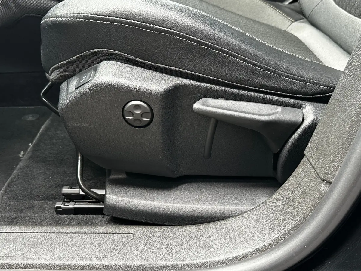 1.6 Turbo 225 PK Hybrid Elegance | SOH 95%| AGR-COMFORTSTOELEN| CAMERA + SENSOREN| NAVIGATIE + APPLE CARPLAY/ANDROID AUTO| KEYLESS START| LED| DEALER ONDERHOUDEN|