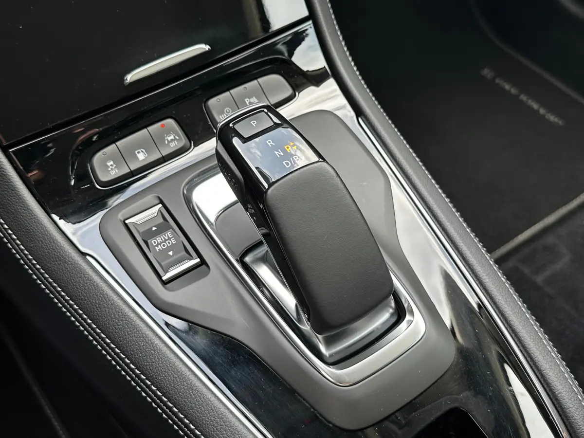 1.6 Turbo 225 PK Hybrid Elegance | SOH 95%| AGR-COMFORTSTOELEN| CAMERA + SENSOREN| NAVIGATIE + APPLE CARPLAY/ANDROID AUTO| KEYLESS START| LED| DEALER ONDERHOUDEN|