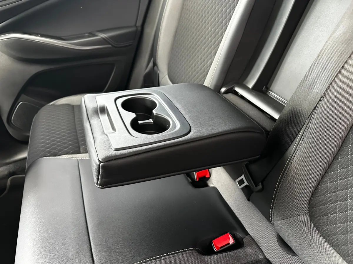 1.6 Turbo 225 PK Hybrid Elegance | SOH 95%| AGR-COMFORTSTOELEN| CAMERA + SENSOREN| NAVIGATIE + APPLE CARPLAY/ANDROID AUTO| KEYLESS START| LED| DEALER ONDERHOUDEN|