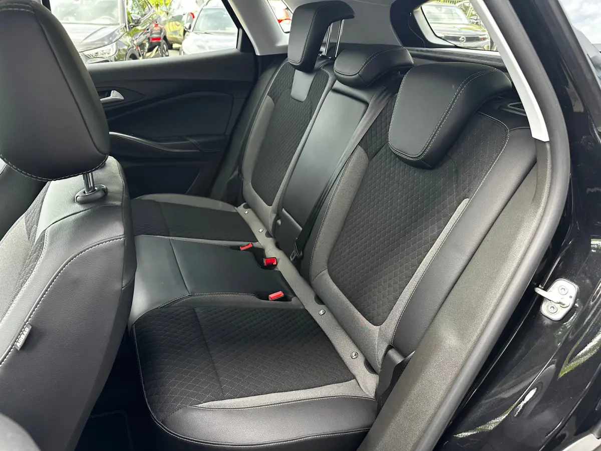 1.6 Turbo 225 PK Hybrid Elegance | SOH 95%| AGR-COMFORTSTOELEN| CAMERA + SENSOREN| NAVIGATIE + APPLE CARPLAY/ANDROID AUTO| KEYLESS START| LED| DEALER ONDERHOUDEN|