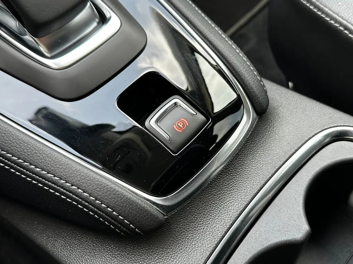 1.6 Turbo 225 PK Hybrid Elegance | SOH 95%| AGR-COMFORTSTOELEN| CAMERA + SENSOREN| NAVIGATIE + APPLE CARPLAY/ANDROID AUTO| KEYLESS START| LED| DEALER ONDERHOUDEN|