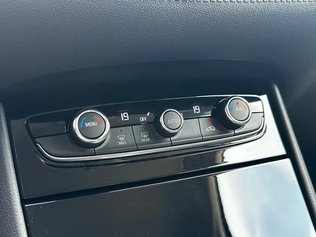 1.6 Turbo 225 PK Hybrid Elegance | SOH 95%| AGR-COMFORTSTOELEN| CAMERA + SENSOREN| NAVIGATIE + APPLE CARPLAY/ANDROID AUTO| KEYLESS START| LED| DEALER ONDERHOUDEN|