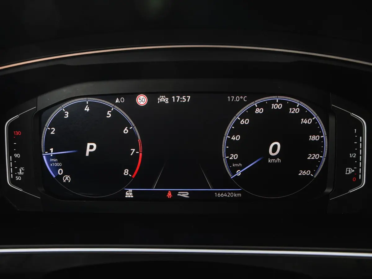 1.5 TSI 150 PK DSG R-Line Black Style | Trekhaak | Matrix LED IQ-Light | ACC | Camera | Stuur/Stoelverwarming | 19" | Dealeronderhouden