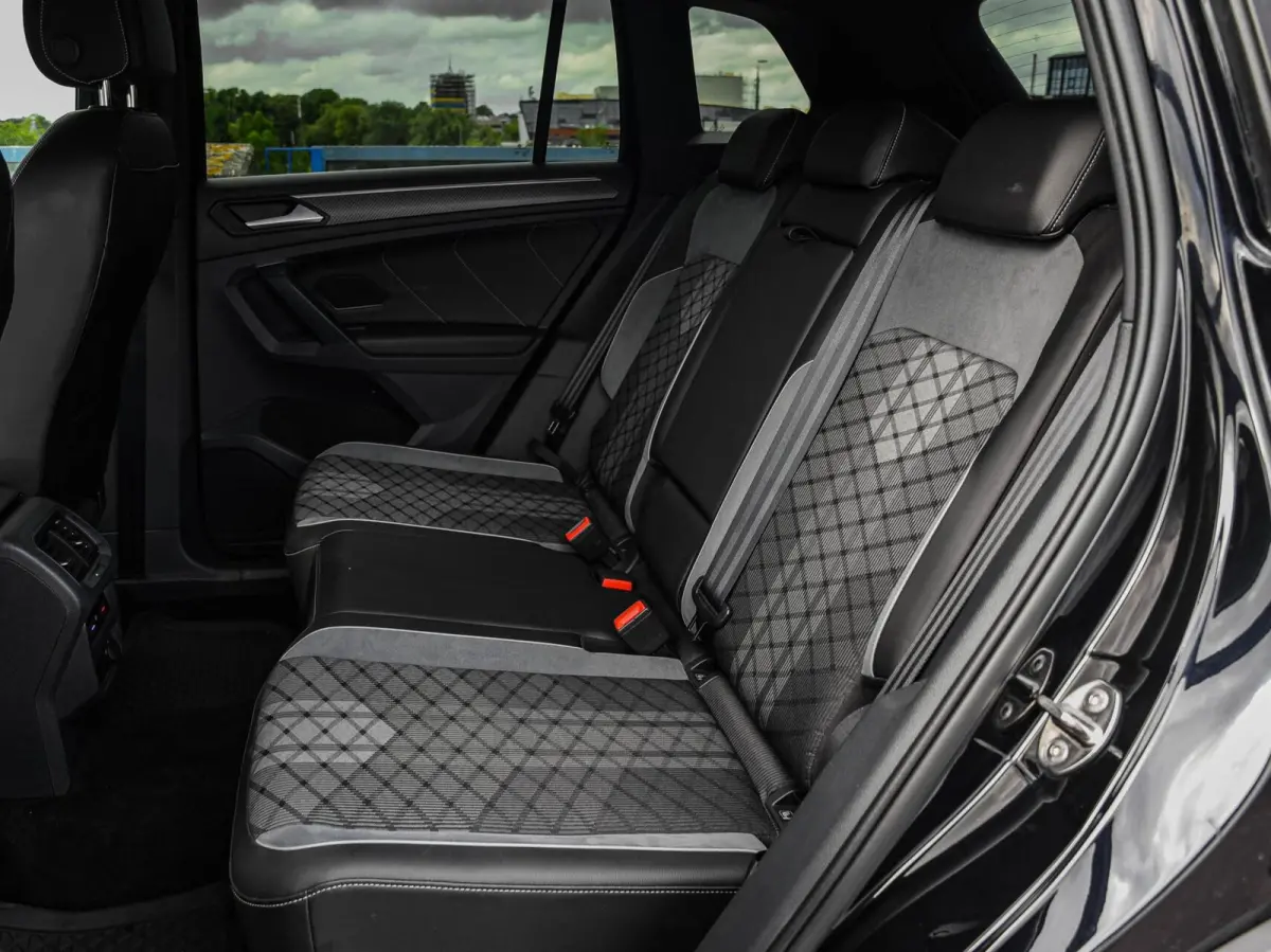 1.5 TSI 150 PK DSG R-Line Black Style | Trekhaak | Matrix LED IQ-Light | ACC | Camera | Stuur/Stoelverwarming | 19" | Dealeronderhouden