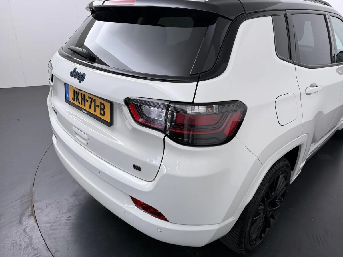 4xe 240 Plug-in Hybrid S | Plug-in Hybride | Leder | Automaat |