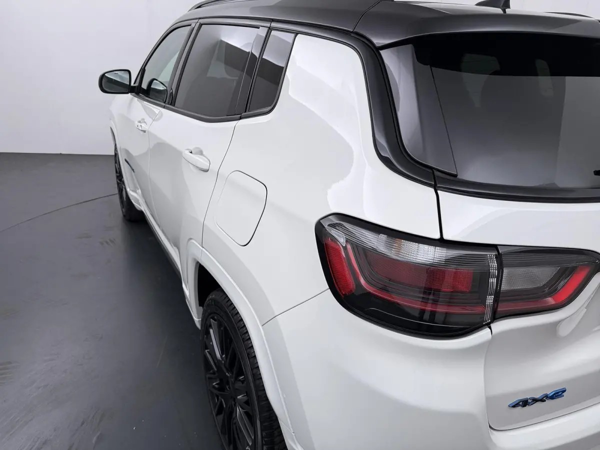 4xe 240 Plug-in Hybrid S | Plug-in Hybride | Leder | Automaat |