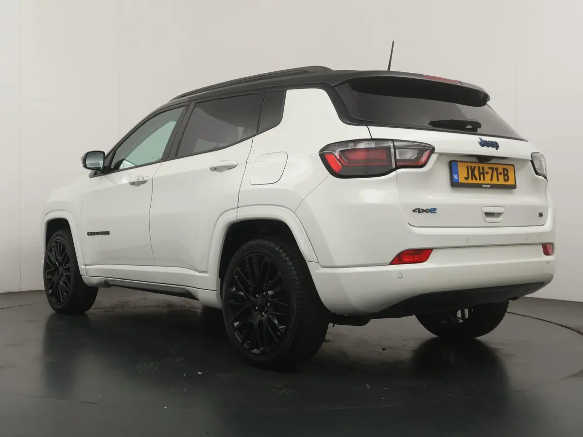 4xe 240 Plug-in Hybrid S | Plug-in Hybride | Leder | Automaat |
