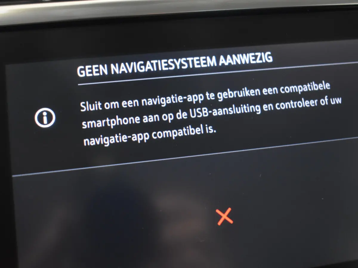 1.2 Elegance 102 PK | Achteruitrijcamera | Parkeersensoren voor/achter | Apple carplay Android auto | Cruise control | Bleutooth | DAB | Airco | Verkeersborden detectie | Rijstrooksensoren |