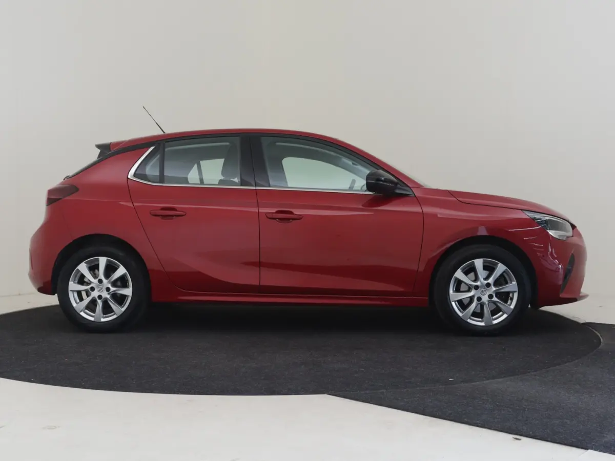 1.2 Elegance 102 PK | Achteruitrijcamera | Parkeersensoren voor/achter | Apple carplay Android auto | Cruise control | Bleutooth | DAB | Airco | Verkeersborden detectie | Rijstrooksensoren |