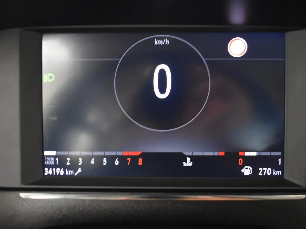 1.2 Elegance 102 PK | Achteruitrijcamera | Parkeersensoren voor/achter | Apple carplay Android auto | Cruise control | Bleutooth | DAB | Airco | Verkeersborden detectie | Rijstrooksensoren |