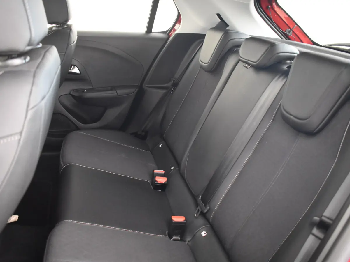 1.2 Elegance 102 PK | Achteruitrijcamera | Parkeersensoren voor/achter | Apple carplay Android auto | Cruise control | Bleutooth | DAB | Airco | Verkeersborden detectie | Rijstrooksensoren |