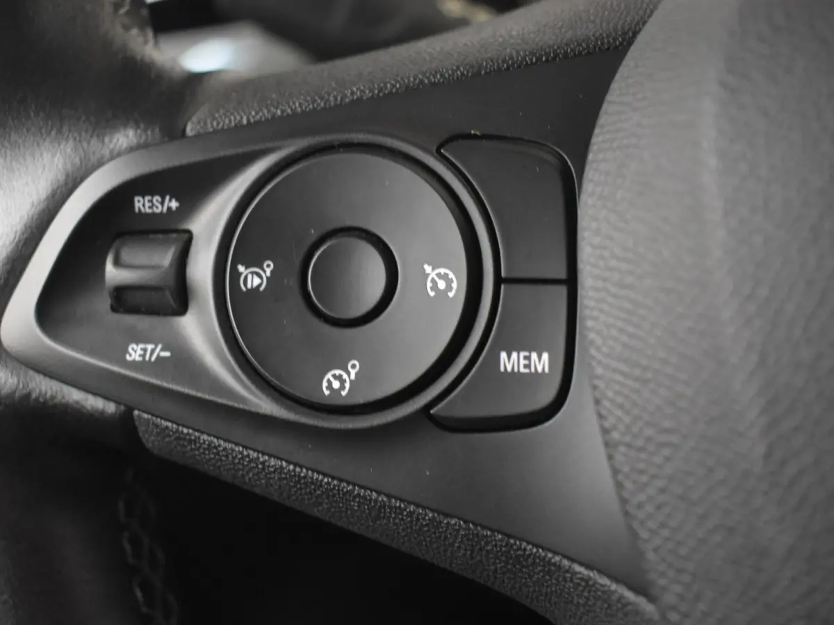 1.2 Elegance 102 PK | Achteruitrijcamera | Parkeersensoren voor/achter | Apple carplay Android auto | Cruise control | Bleutooth | DAB | Airco | Verkeersborden detectie | Rijstrooksensoren |
