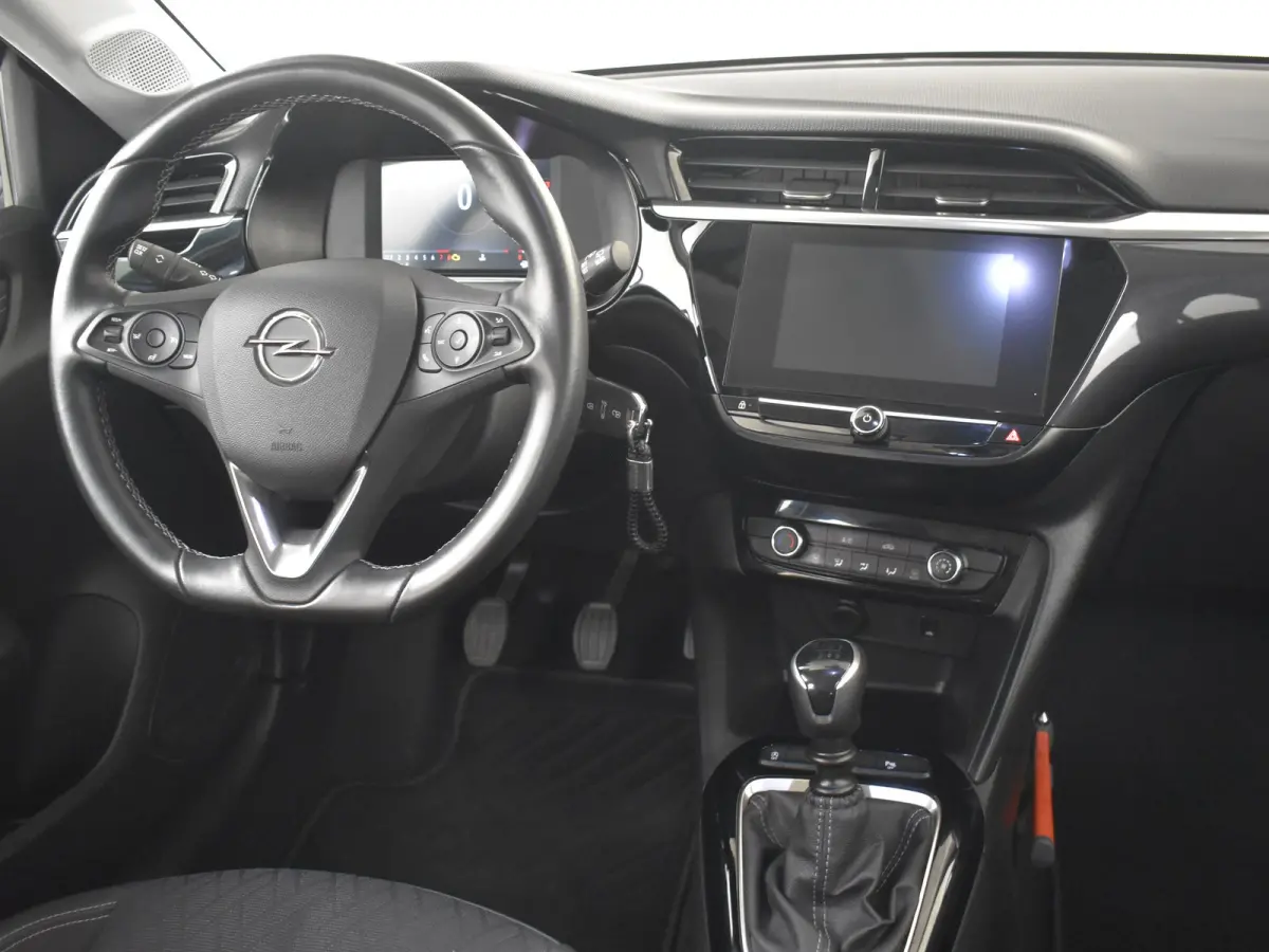 1.2 Elegance 102 PK | Achteruitrijcamera | Parkeersensoren voor/achter | Apple carplay Android auto | Cruise control | Bleutooth | DAB | Airco | Verkeersborden detectie | Rijstrooksensoren |