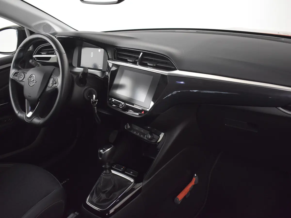 1.2 Elegance 102 PK | Achteruitrijcamera | Parkeersensoren voor/achter | Apple carplay Android auto | Cruise control | Bleutooth | DAB | Airco | Verkeersborden detectie | Rijstrooksensoren |