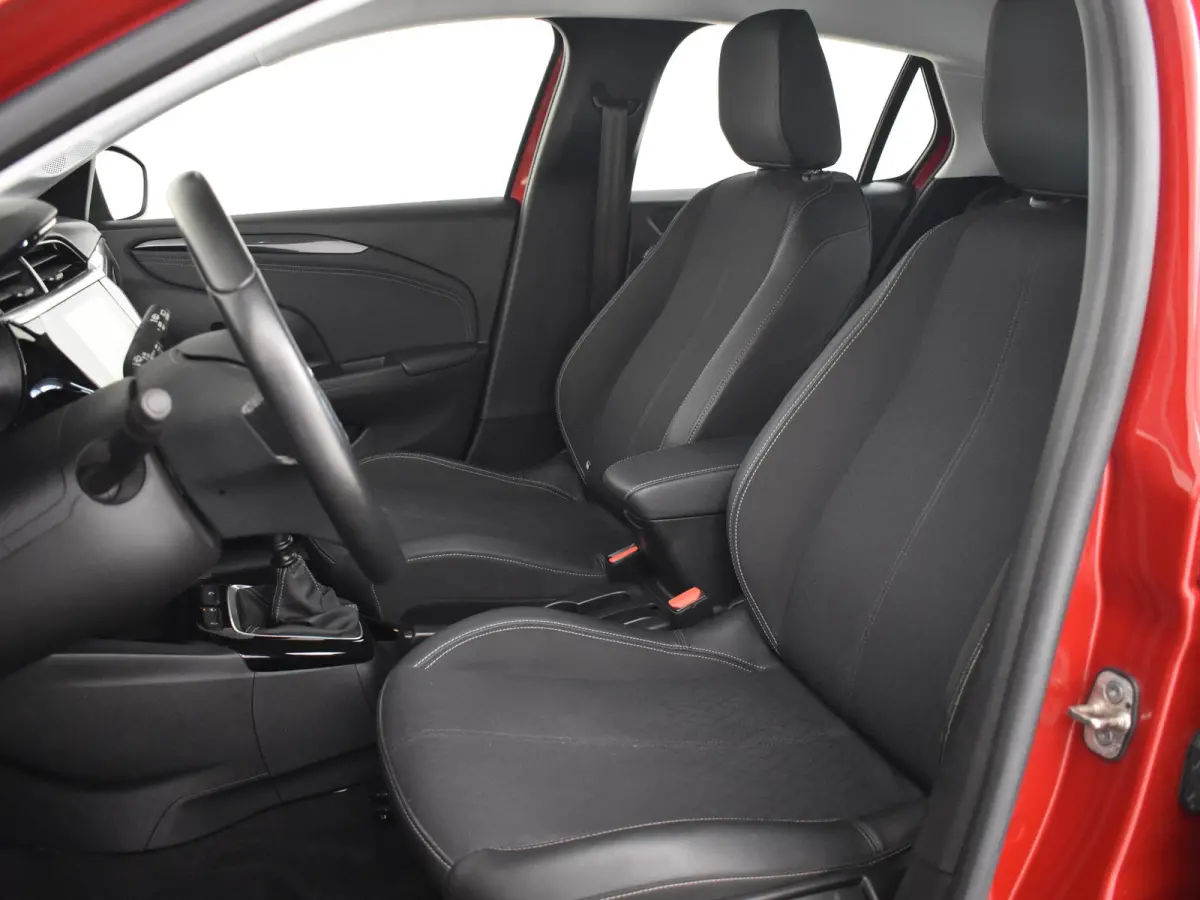 1.2 Elegance 102 PK | Achteruitrijcamera | Parkeersensoren voor/achter | Apple carplay Android auto | Cruise control | Bleutooth | DAB | Airco | Verkeersborden detectie | Rijstrooksensoren |