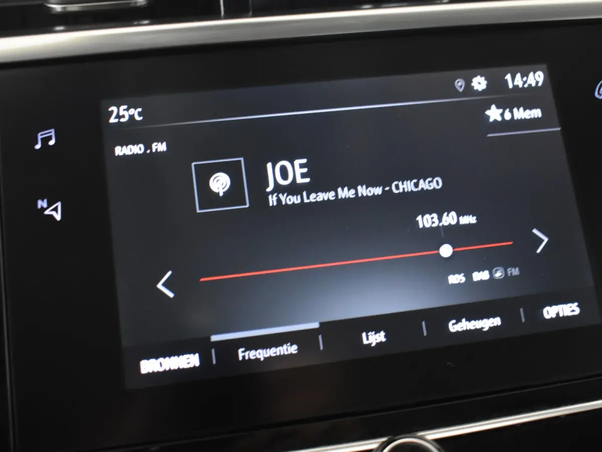 1.2 Elegance 102 PK | Achteruitrijcamera | Parkeersensoren voor/achter | Apple carplay Android auto | Cruise control | Bleutooth | DAB | Airco | Verkeersborden detectie | Rijstrooksensoren |