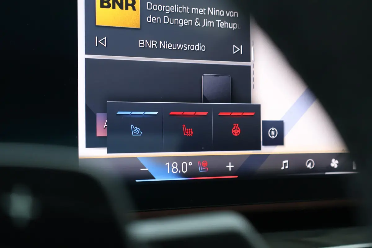 530e M Sport Edition | SoH 100% | Sport Pakket Pro | Pano Dak | Trekhaak | Elektr. Achterklep | Innovation Pack | Driving Assistant Plus | Harman Kardon | Ventilatie Voorstoelen |