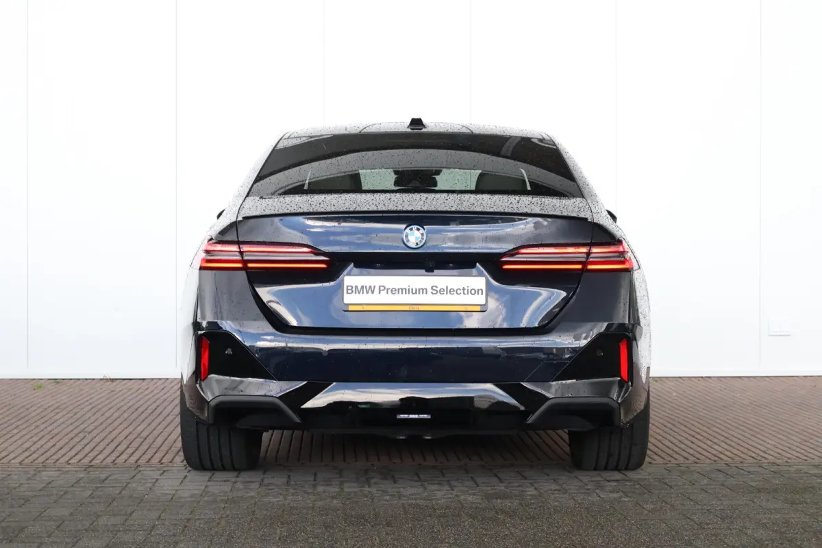 530e M Sport Edition | SoH 100% | Sport Pakket Pro | Pano Dak | Trekhaak | Elektr. Achterklep | Innovation Pack | Driving Assistant Plus | Harman Kardon | Ventilatie Voorstoelen |