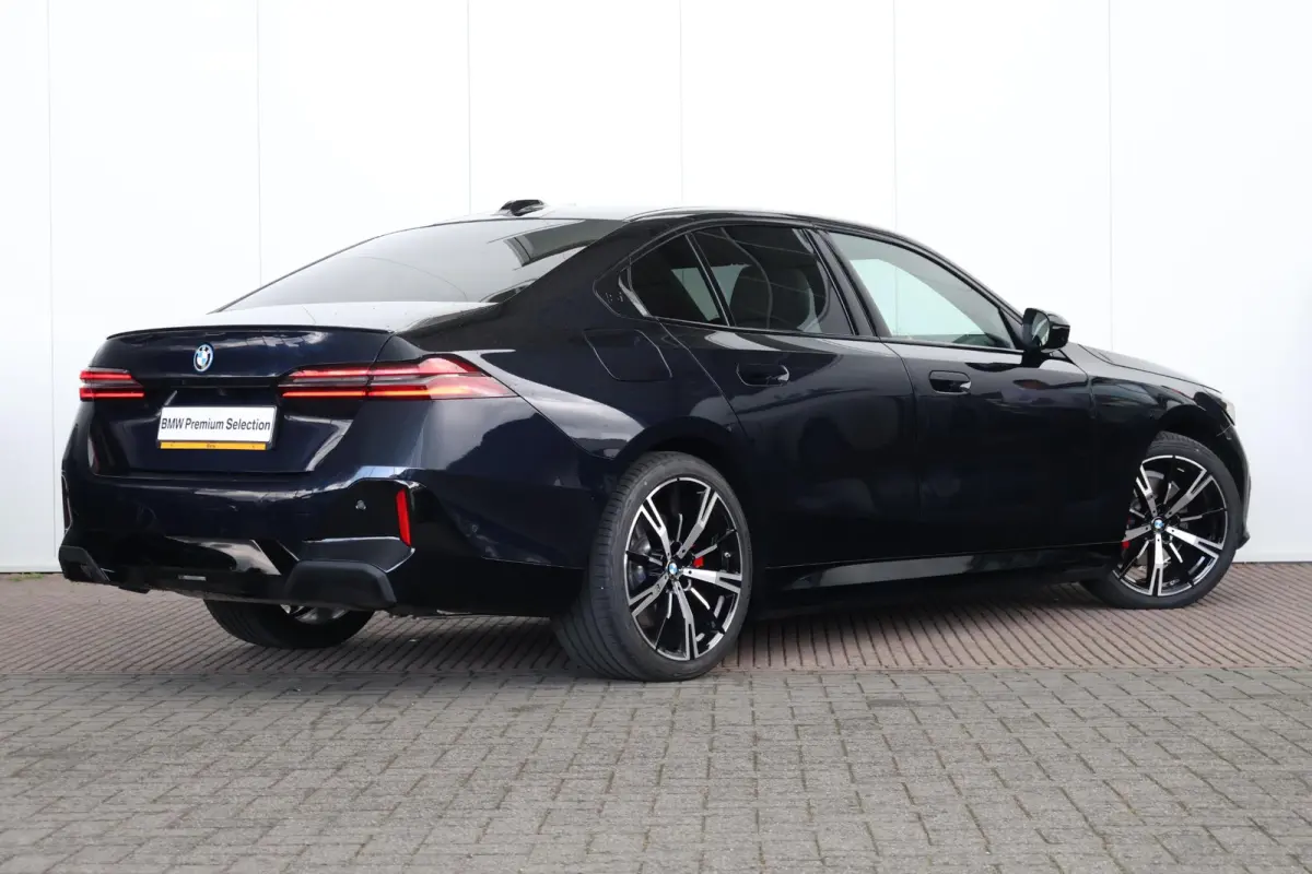 530e M Sport Edition | SoH 100% | Sport Pakket Pro | Pano Dak | Trekhaak | Elektr. Achterklep | Innovation Pack | Driving Assistant Plus | Harman Kardon | Ventilatie Voorstoelen |