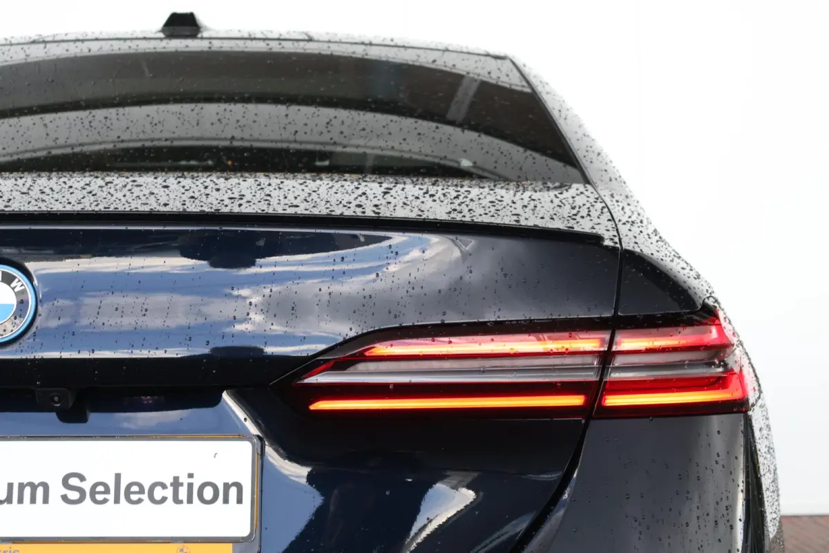 530e M Sport Edition | SoH 100% | Sport Pakket Pro | Pano Dak | Trekhaak | Elektr. Achterklep | Innovation Pack | Driving Assistant Plus | Harman Kardon | Ventilatie Voorstoelen |