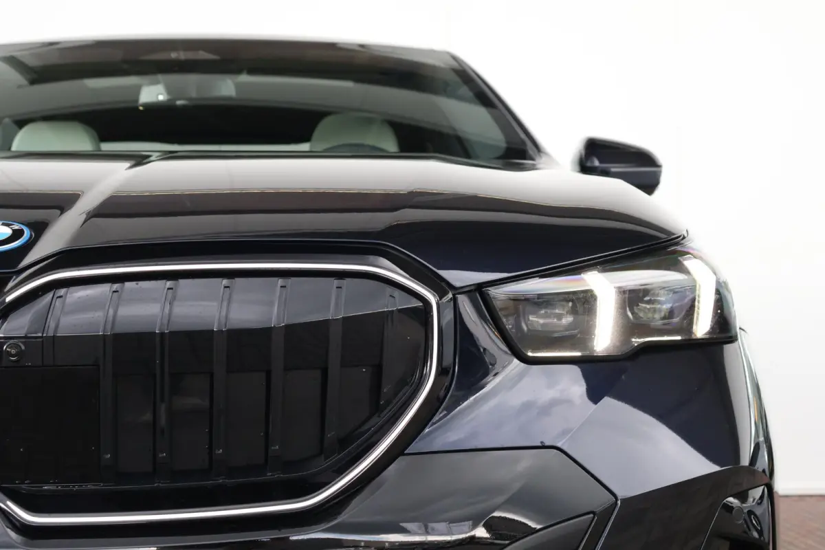530e M Sport Edition | SoH 100% | Sport Pakket Pro | Pano Dak | Trekhaak | Elektr. Achterklep | Innovation Pack | Driving Assistant Plus | Harman Kardon | Ventilatie Voorstoelen |