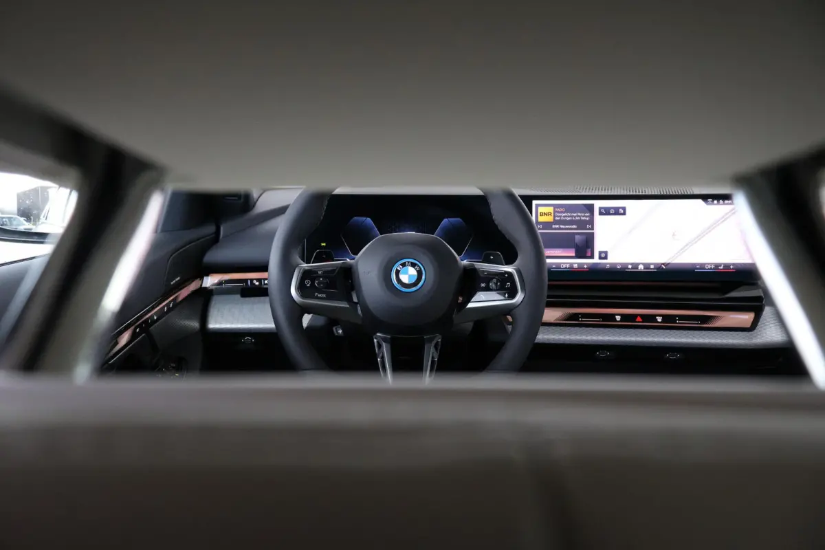 530e M Sport Edition | SoH 100% | Sport Pakket Pro | Pano Dak | Trekhaak | Elektr. Achterklep | Innovation Pack | Driving Assistant Plus | Harman Kardon | Ventilatie Voorstoelen |