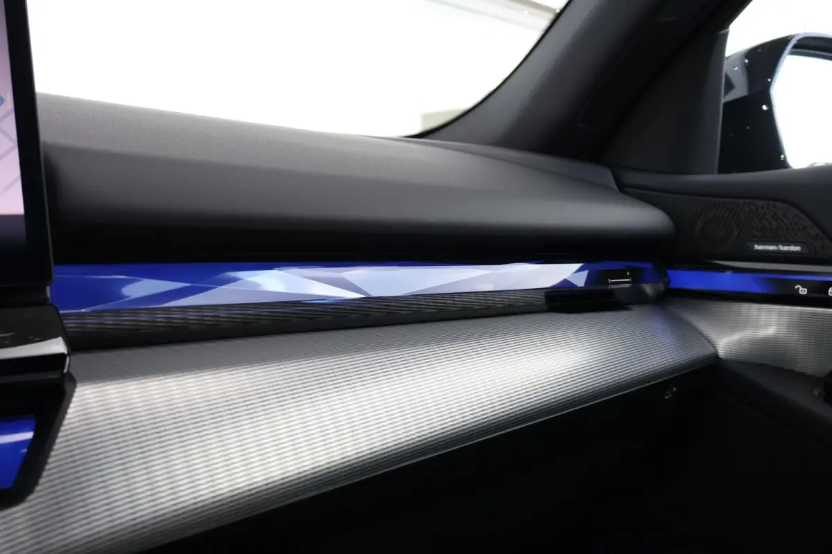 530e M Sport Edition | SoH 100% | Sport Pakket Pro | Pano Dak | Trekhaak | Elektr. Achterklep | Innovation Pack | Driving Assistant Plus | Harman Kardon | Ventilatie Voorstoelen |