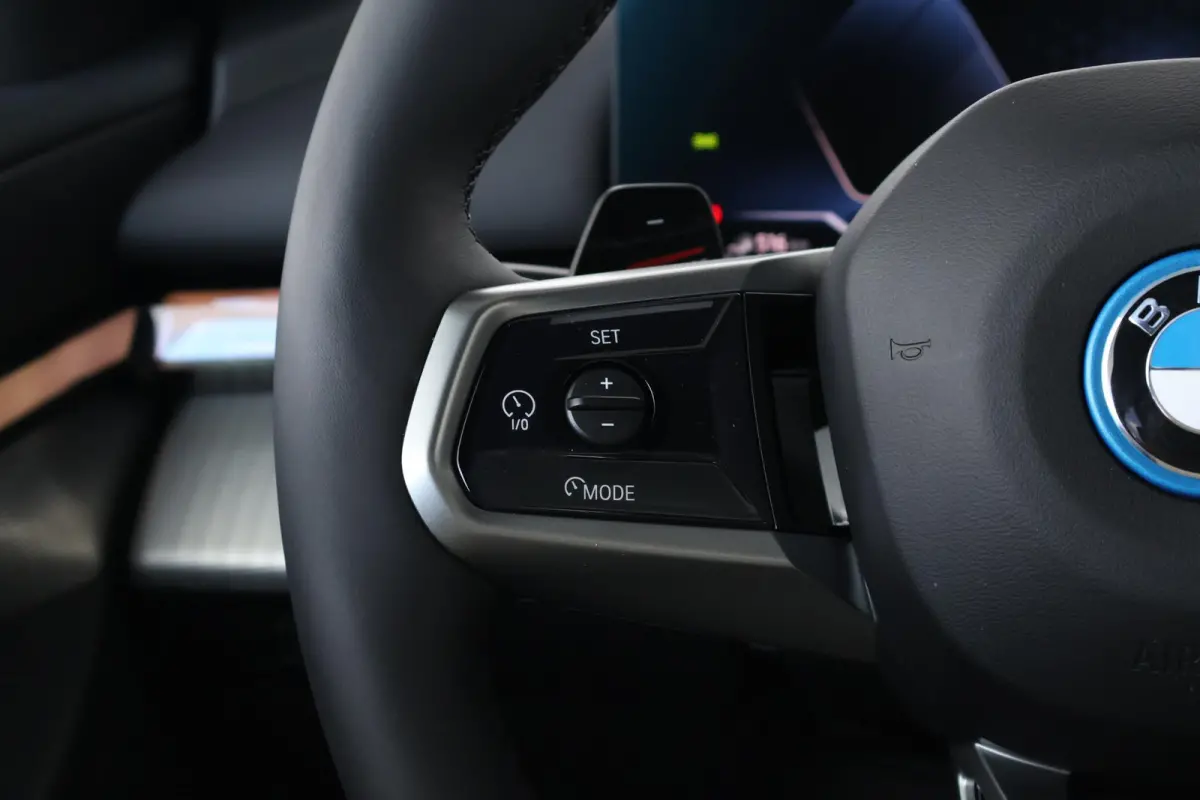 530e M Sport Edition | SoH 100% | Sport Pakket Pro | Pano Dak | Trekhaak | Elektr. Achterklep | Innovation Pack | Driving Assistant Plus | Harman Kardon | Ventilatie Voorstoelen |